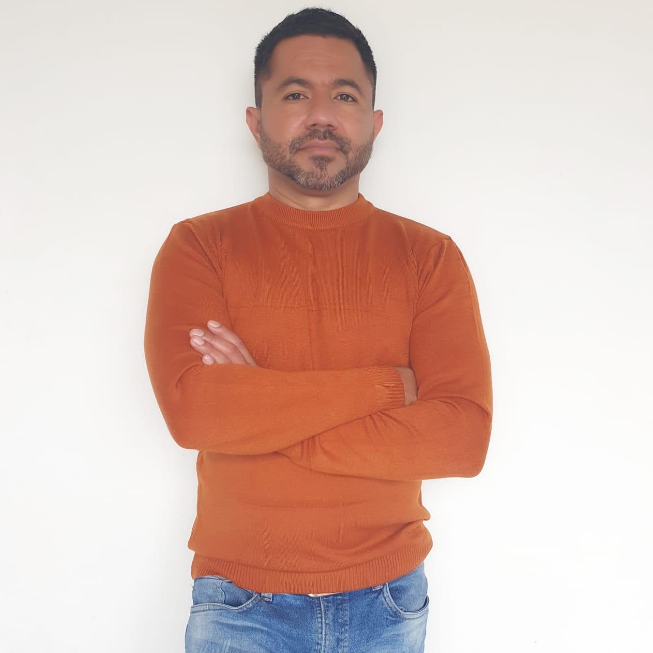 Buzo Cuello Redondo para Hombre Tejido en Hilo Color Terracota