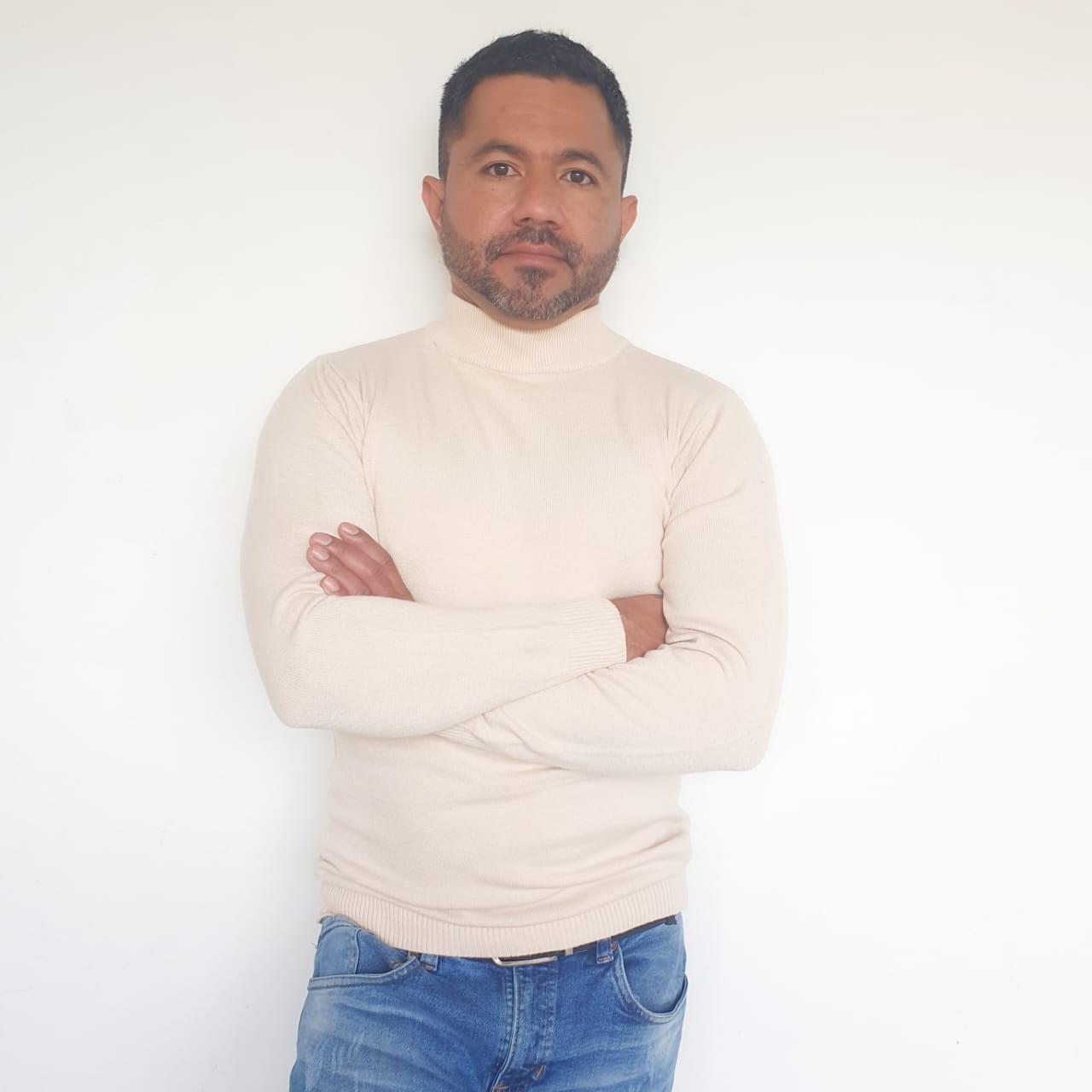 Buzo Cuello Medio para Hombre Tejido en Hilo Color Beige