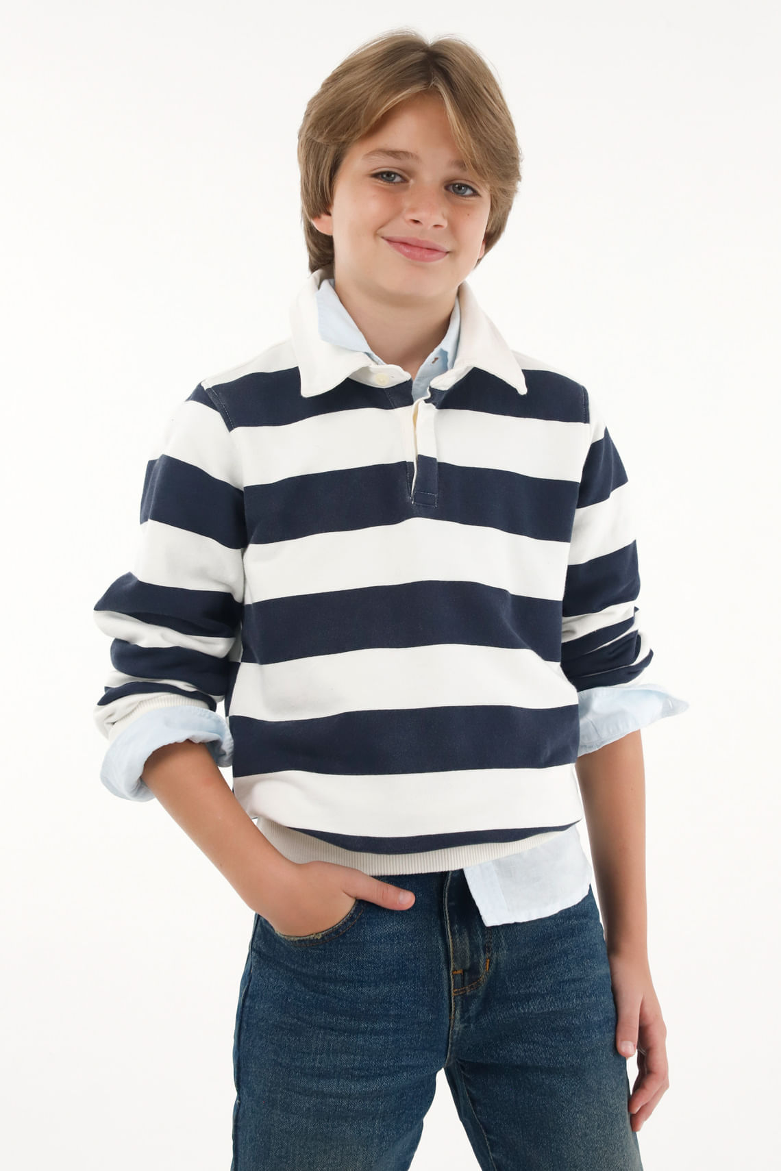 Buzo tipo polo azul con estampado de rayas para niño