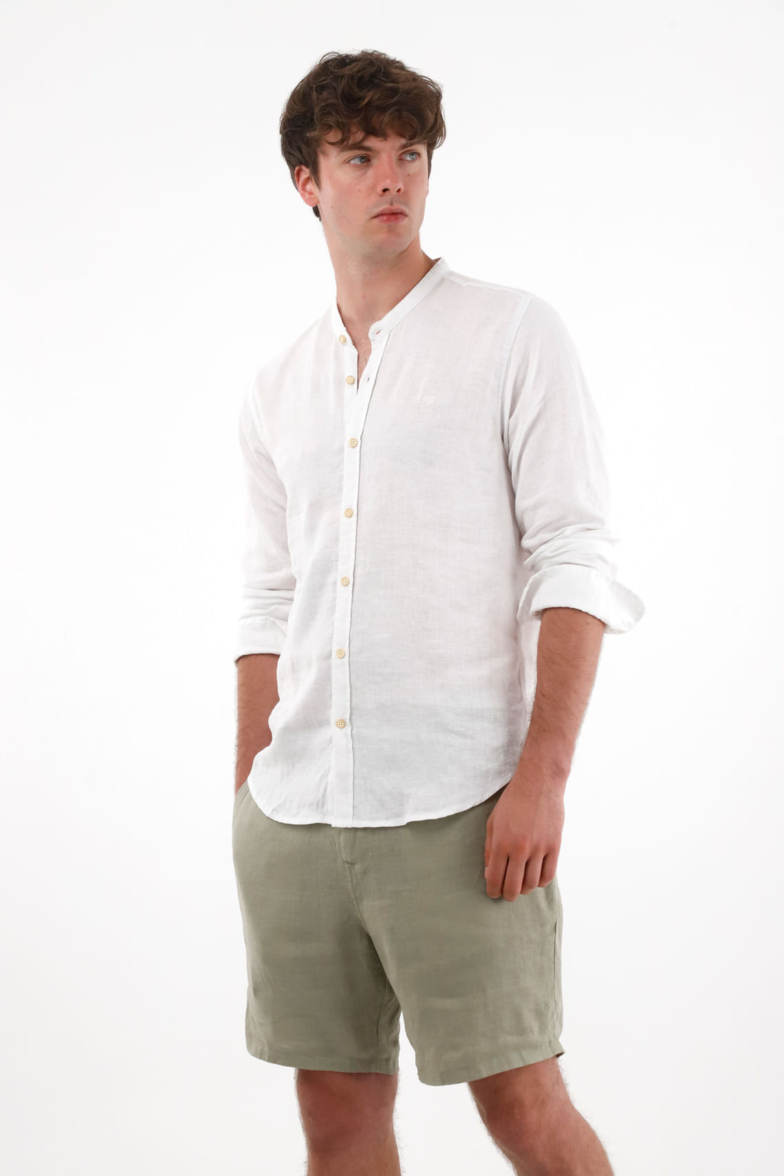 Camisa en 100% lino cuello neru blanca para hombre