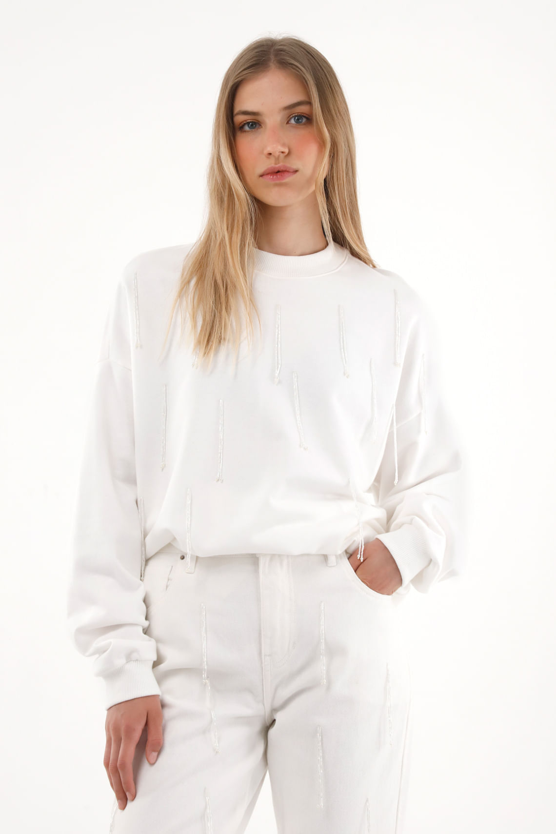 Buzo con flecos y apliques crudo para mujer