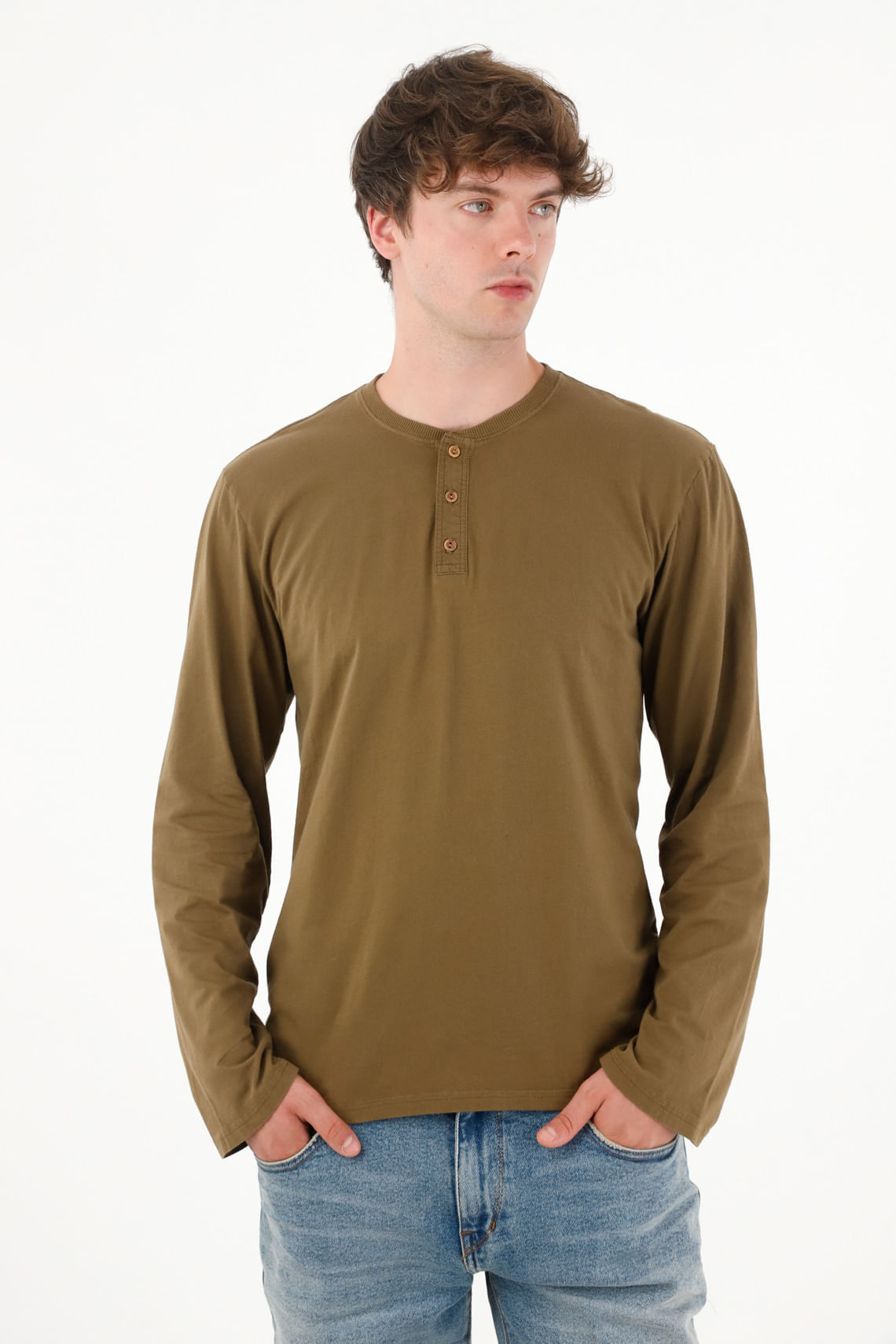 Camiseta manga larga con botones café para hombre