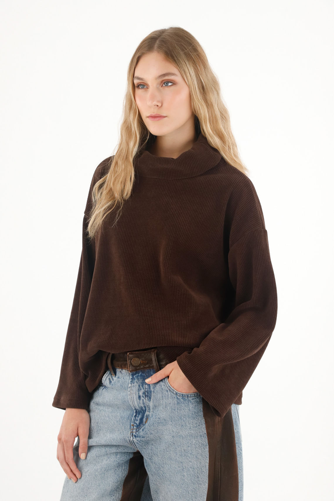 Buzo en corduroy amplio café para mujer