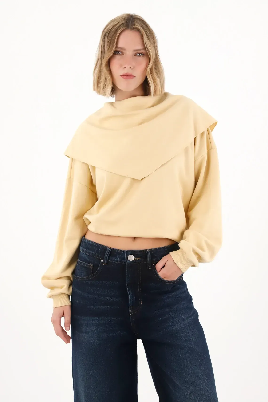 Buzo con cuello drapeado café para mujer