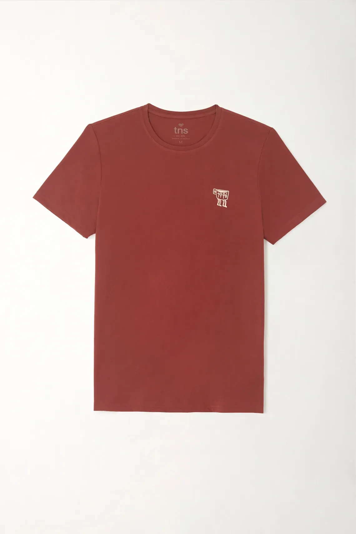 Camiseta básica estampada café para hombre