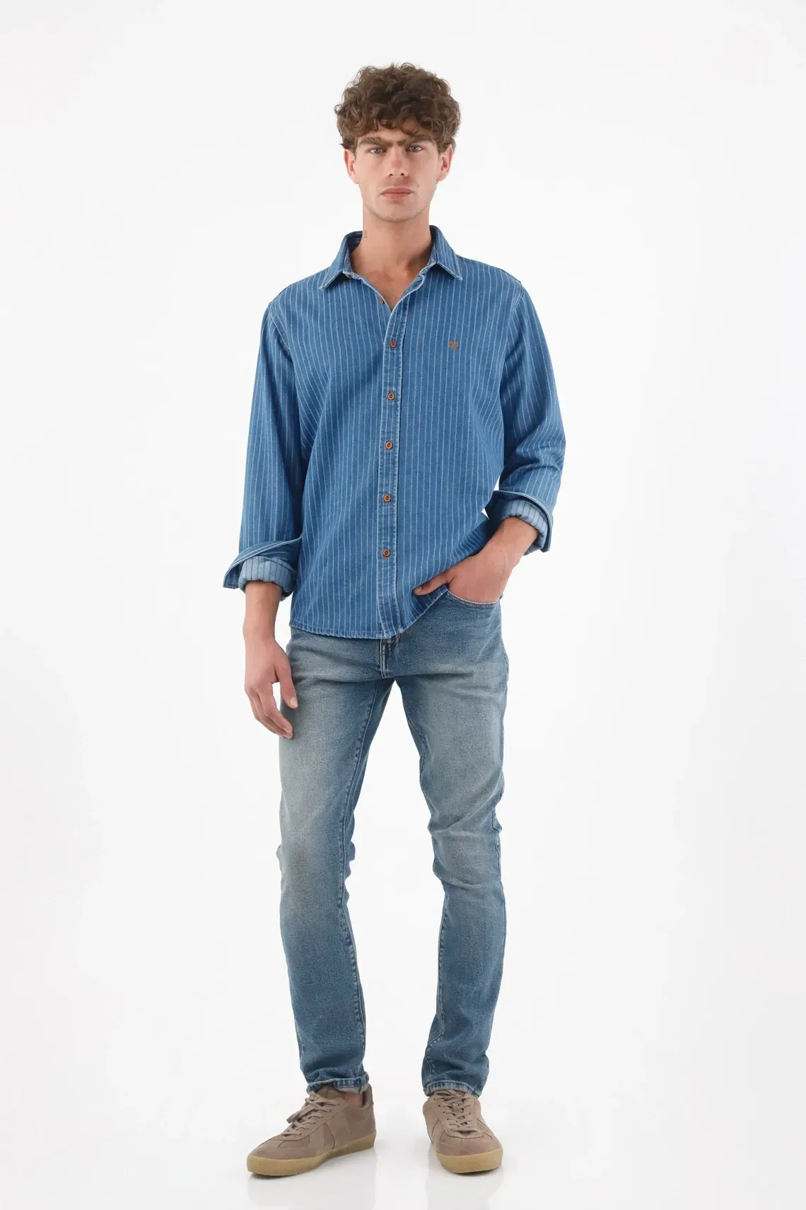 Camisa para hombre de algodón azul denim fit relajado con rayas verticales